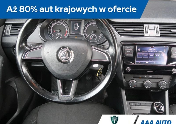 Skoda Octavia cena 43000 przebieg: 177047, rok produkcji 2017 z Połczyn-Zdrój małe 232